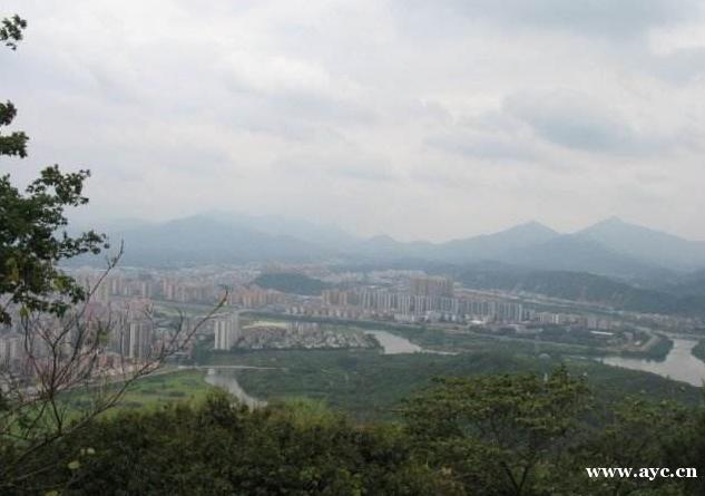 广州十大名山，天堂顶是广州最高的山峰，风景优美山高气爽，林木葱郁！