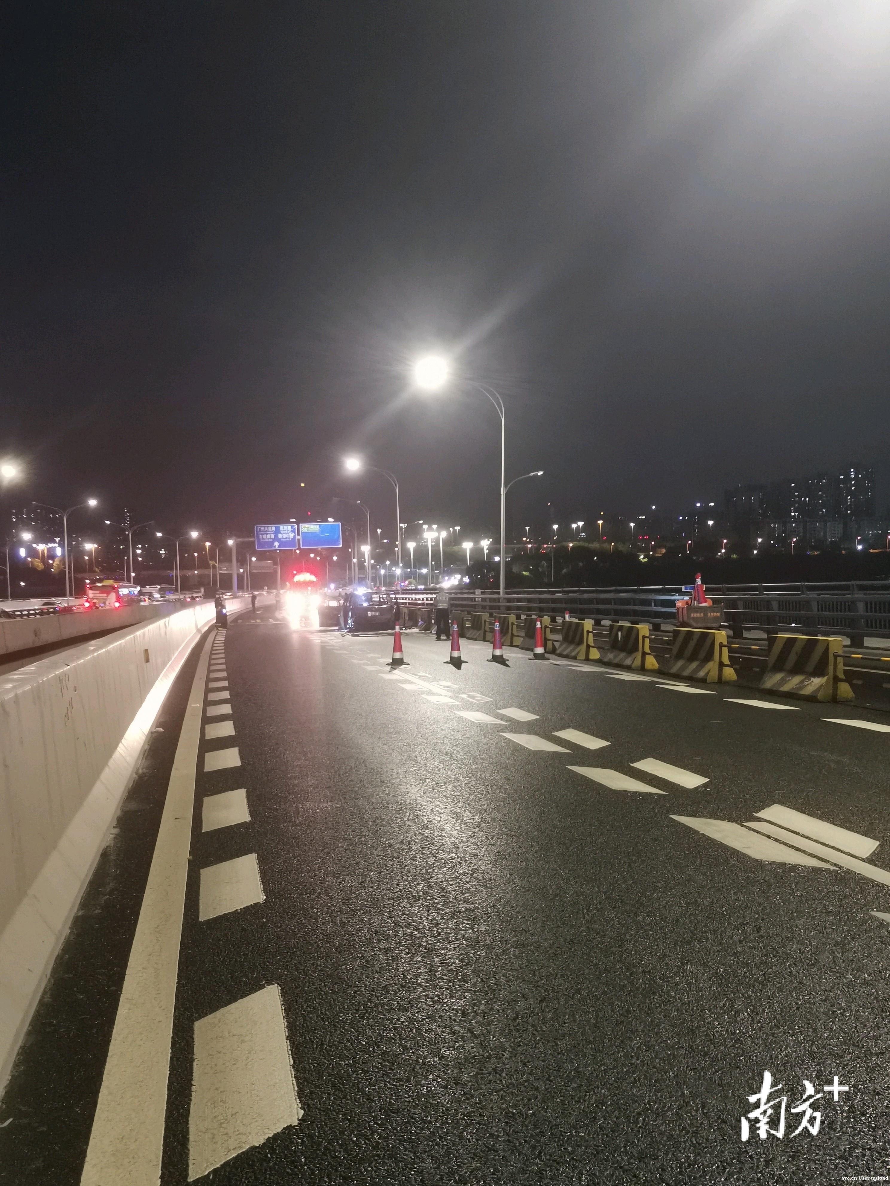 突发！广州洛溪桥面一汽车发生自燃，右侧车道已封闭
